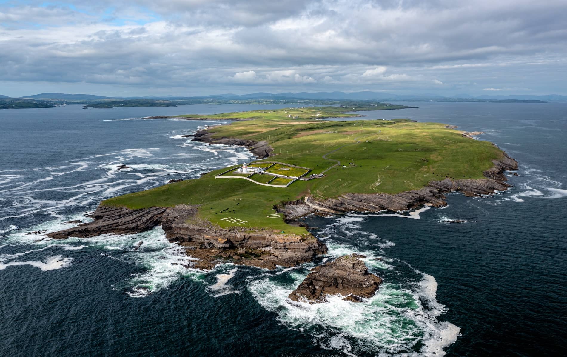 wheretostaydonegal-stjohnspointlighthouse