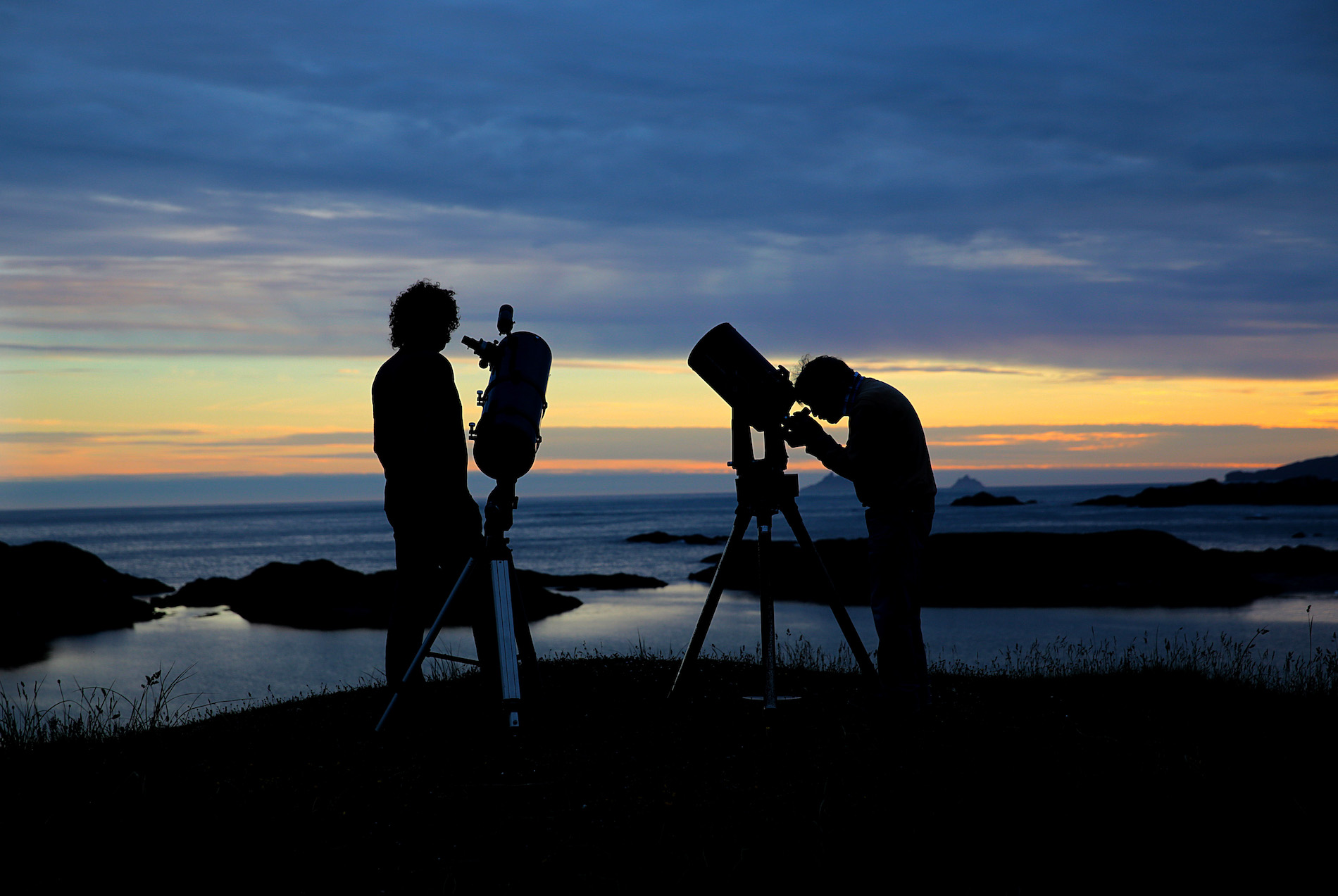 kerry-international-dark-sky-reserve-stargazers-silhouettes
