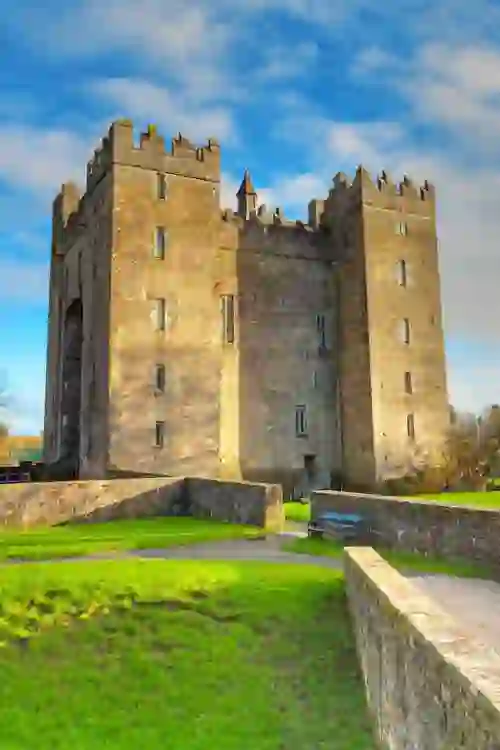 bunrattycastle-portrait
